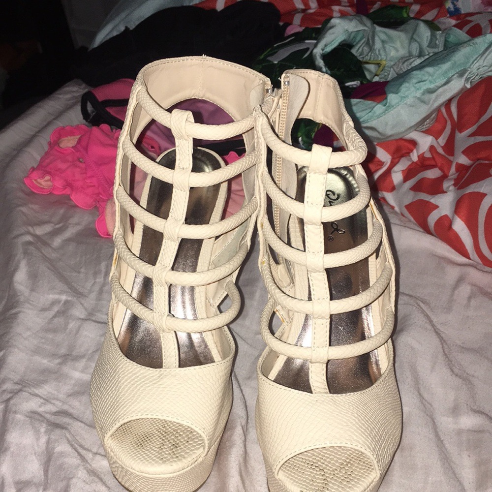 Nude wedges